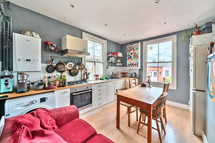 2 Bedroom Flat For Sale In Coldharbour Lane, Camberwell, London, SE5