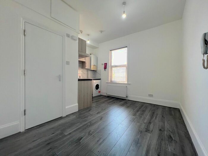 Studio To Rent In Alexandra Road, London, N8