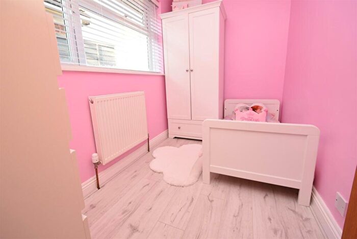 2 Bedroom Bungalow For Sale In Athos Road, Canvey Island, SS8