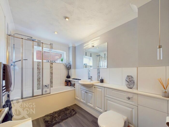 5 Bedroom Link Detached House For Sale In Gurney Road, New Costessey, Norwich, NR5