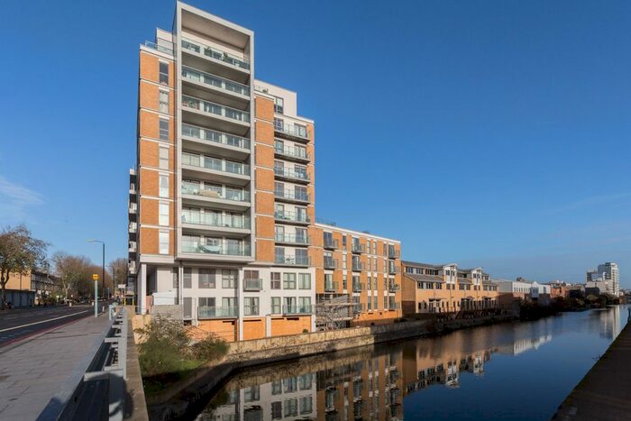 2 Bedroom Flat To Rent In Frances Wharf, London, E14