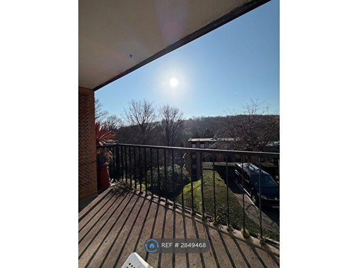 3 Bedroom Flat To Rent In Graham Road, Sheffield, S10