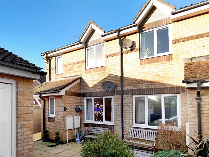 3 Bedroom Semi Detached House For Sale In Larkspur Close, Littlehampton, BN17