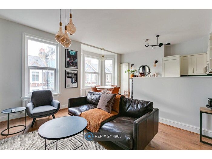 2 Bedroom Flat To Rent In College Place, London, NW1