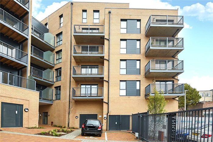 1 Bedroom Flat To Rent In The Point, Gants Hill, IG2