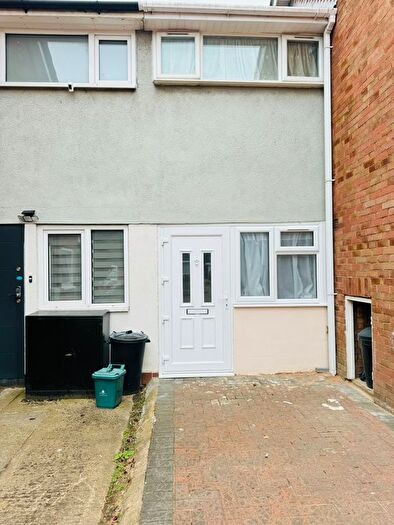 Studio To Rent In Scott Close, West Drayton, UB7