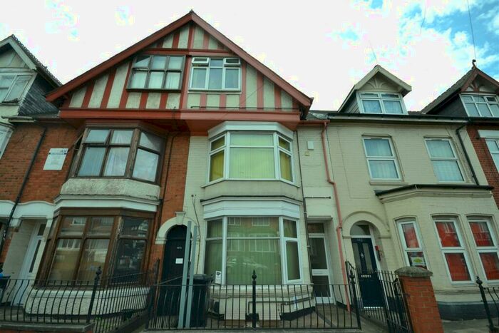 3 Bedroom Terraced House For Sale In East Park Road, Leicester, LE5