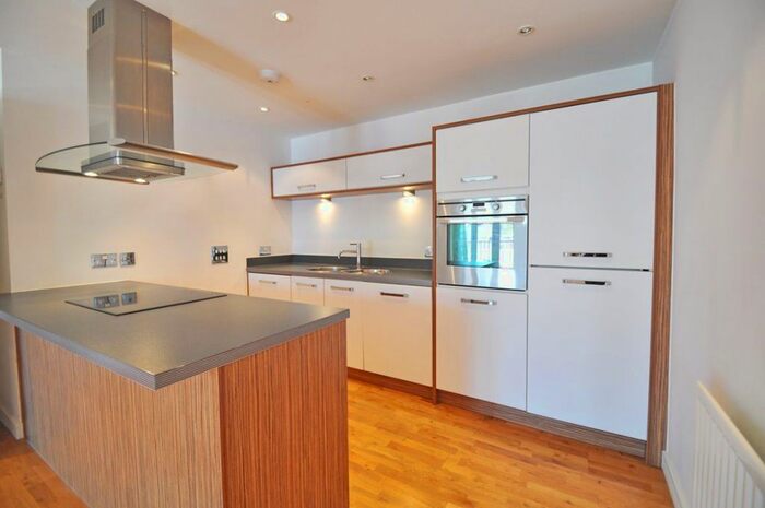2 Bedroom Flat To Rent In Crown Lane, Maidenhead, SL6