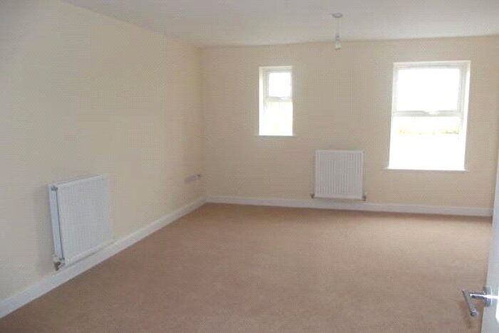 2 Bedroom Flat For Sale In Clivedon Way, Aylesbury, Buckinghamshire, HP19