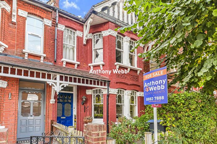 2 Bedroom Flat For Sale In Lightcliffe Road, Palmers Green, N13
