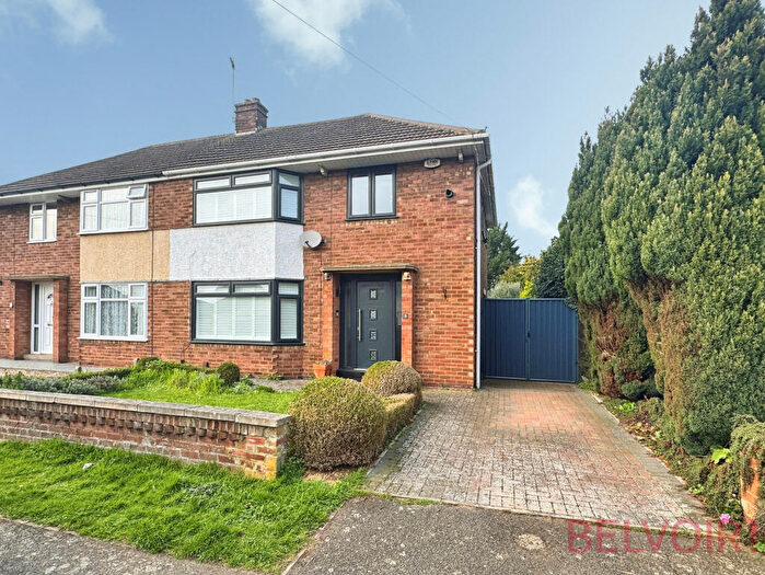 3 Bedroom Semi Detached House For Sale In Ridgeway, Wellingborough, NN8