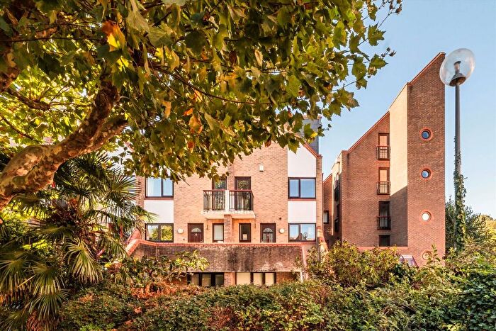 4 Bedroom Property To Rent In Bywater Place, Bywater Place, SE16