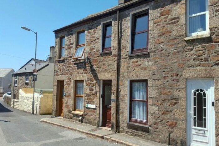 2 Bedroom Property To Rent In Paulls Row, Redruth TR15