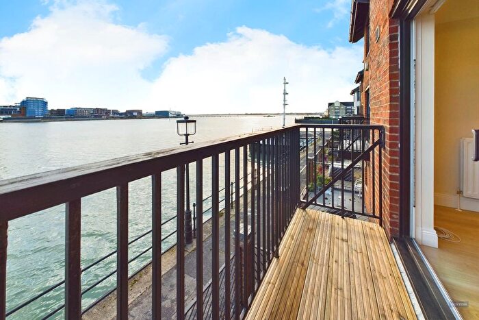 3 Bedroom Property For Sale In Calshot Court, Ocean Village, SO14