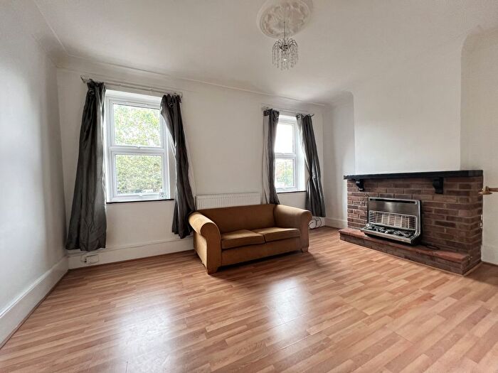 3 Bedroom Flat To Rent In Grove Vale, London, SE22