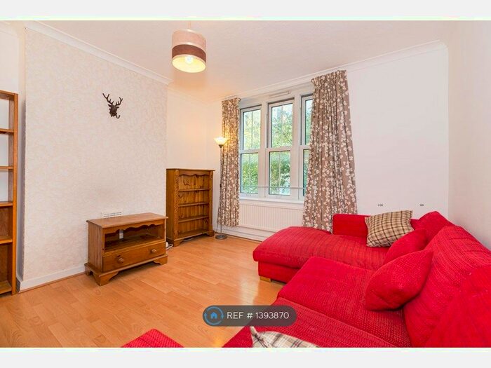 3 Bedroom Flat To Rent In Camelot House, London, NW1