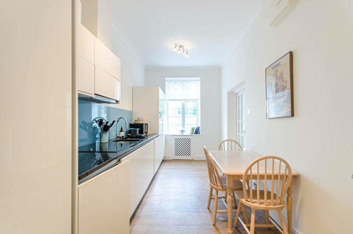 2 Bedroom Flat To Rent In Hall Road, St John's Wood, London, NW8