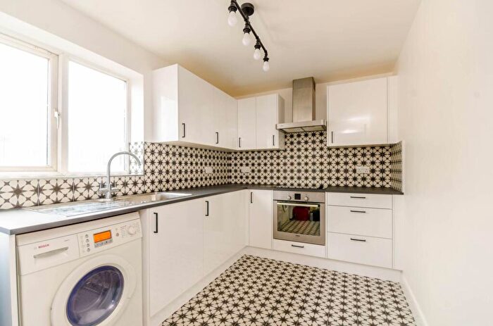 1 Bedroom Flat To Rent In Chopwell Close, Stratford, London, E15