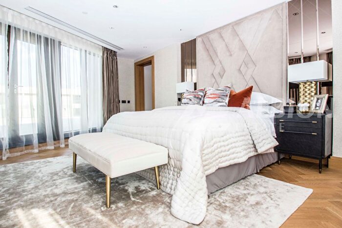 3 Bedroom Flat To Rent In Cleland House, London, SW1P