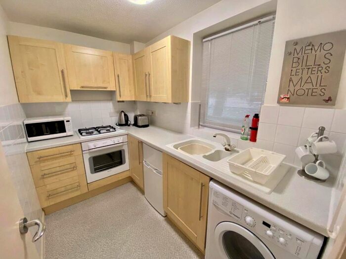 1 Bedroom Flat To Rent In Walden House, St Lukes Road South, Torquay, TQ2