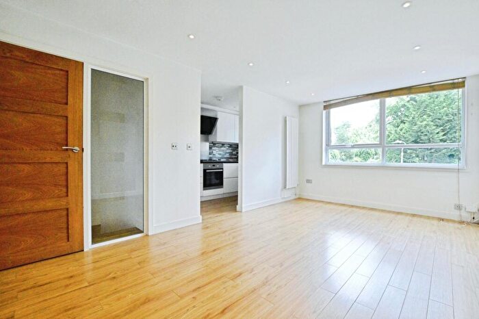 2 Bedroom Flat To Rent In Grosvenor Road, St Albans, AL1