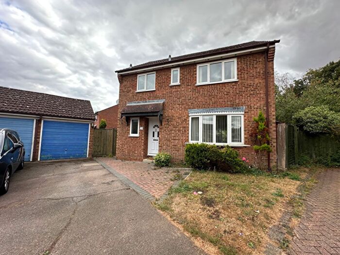 4 Bedroom Detached House For Sale In Lowry Way, Stowmarket, IP14