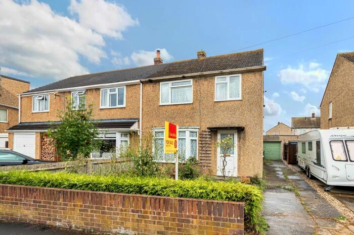 3 Bedroom Semi-Detached House To Rent In Kidlington, Oxfordshire, OX5