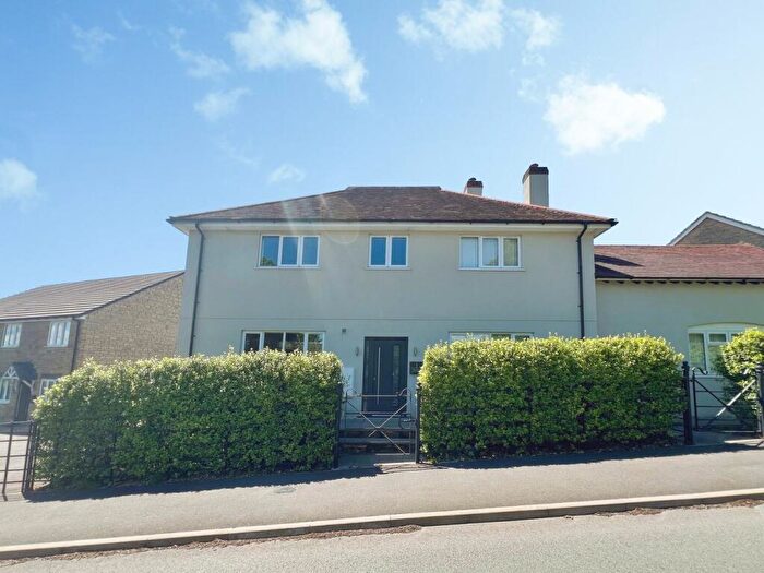 3 Bedroom Semi-Detached House For Sale In Somerton Road, Street, BA16
