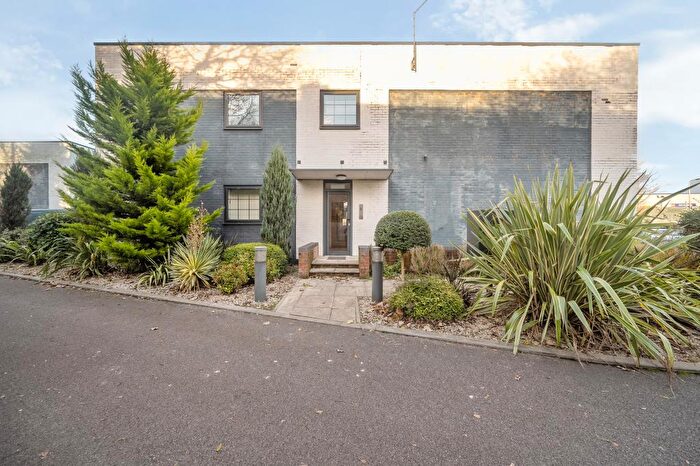 1 Bedroom Flat For Sale In Newbury, Berkshire, RG14