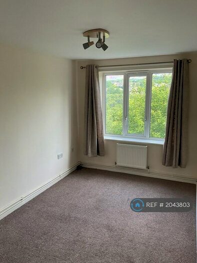 1 Bedroom Flat To Rent In Crosland Moor, Huddersfield, HD4