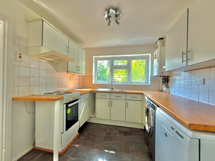 2 Bedroom Maisonette To Rent In Carters Hill Close, Mottingham, SE9