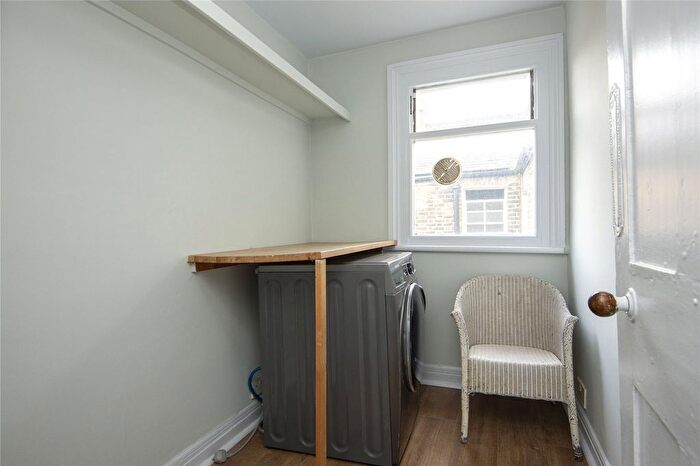 3 Bedroom Flat To Rent In Thistlewaite Road, Clapton, London, E5
