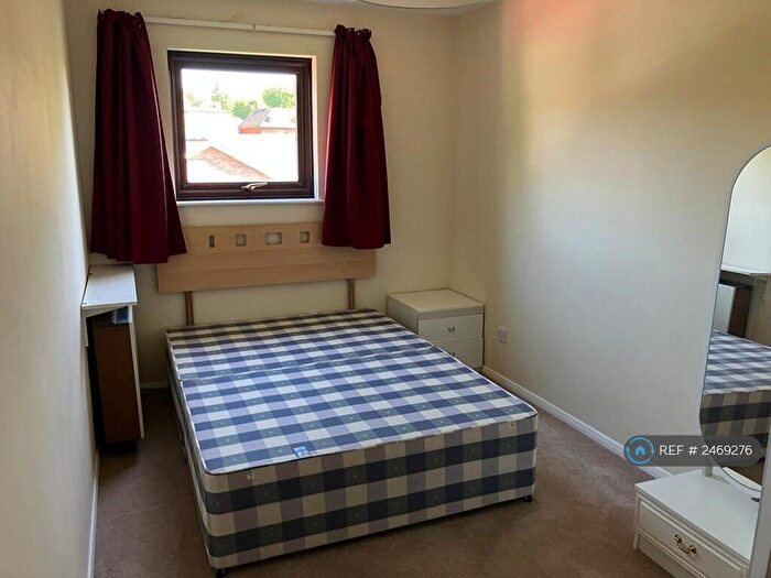 2 Bedroom Flat To Rent In Gresham Court, Brentwood, CM14