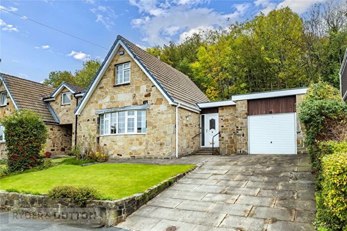 2 Bedroom Detached House For Sale In Bankfield Park Avenue, Taylor Hill, Huddersfield, West Yorkshire, HD4