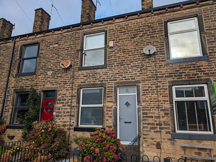 3 Bedroom Terraced House For Sale In Sycamore Avenue, Bingley, BD16