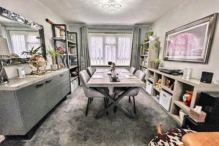 1 Bedroom Flat For Sale In Merley, BH21