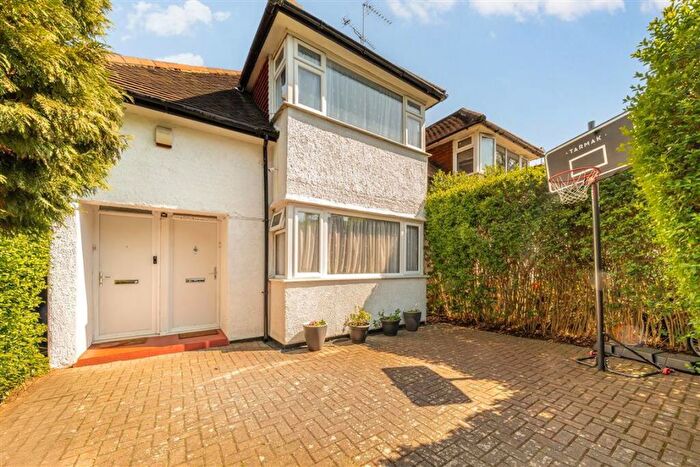 2 Bedroom Flat For Sale In Greenfield Gardens, Cricklewood, NW2