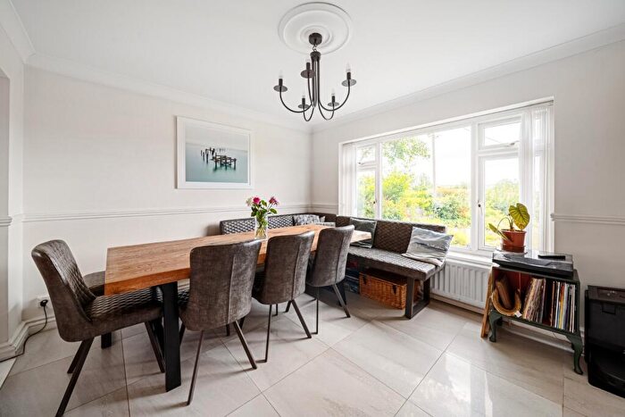 4 Bedroom Detached House For Sale In Sundridge Hill, Cuxton, Rochester, Kent, ME2