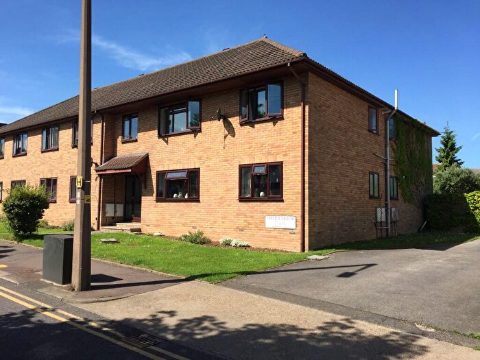 2 Bedroom Flat To Rent In Station Road, Leigh-On-Sea, Essex, SS9