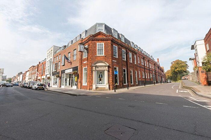 2 Bedroom Flat To Rent In Central Chichester, East Walls., PO19