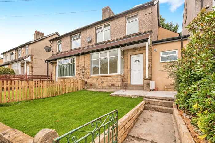 4 Bedroom Semi-Detached House To Rent In Cawthorne Avenue, Huddersfield, HD2