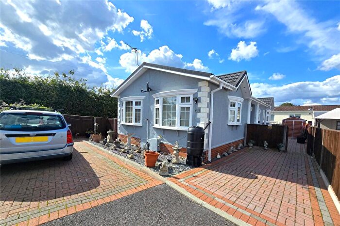 2 Bedroom Mobile Home For Sale In Rawle Place, Surrey Hills Park, Normandy, Surrey, GU3