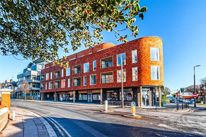 2 Bedroom Apartment For Sale In Broadway, Leigh-on-Sea, Essex, SS9