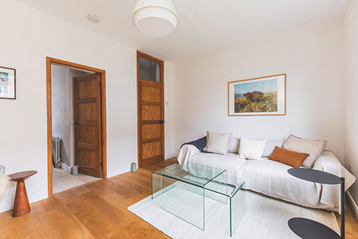 2 Bedroom Flat To Rent In Cosgrove House, Whiston Road, London, E2