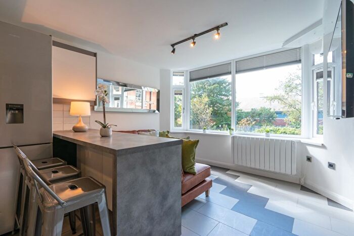 5 Bedroom Flat To Rent In Jesmond View, Newcastle, NE2