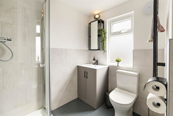 6 Bedroom House To Rent In Beachgrove Road, Bristol, BS16