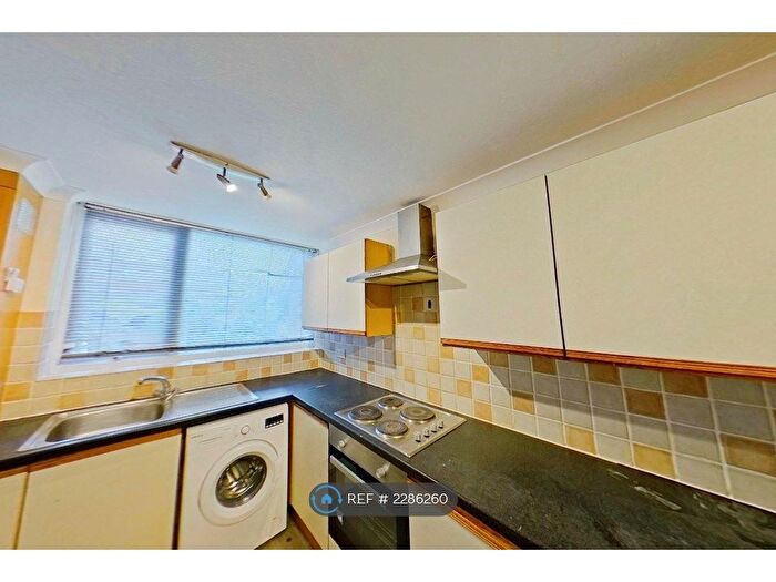 3 Bedroom Terraced House To Rent In Laidon Close, Bletchley, Milton Keynes, MK2