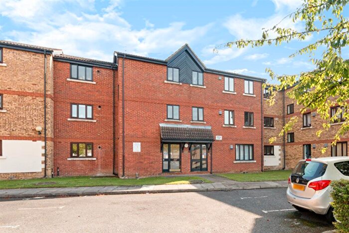 1 Bedroom Flat For Sale In Birchwood Close, Morden, SM4