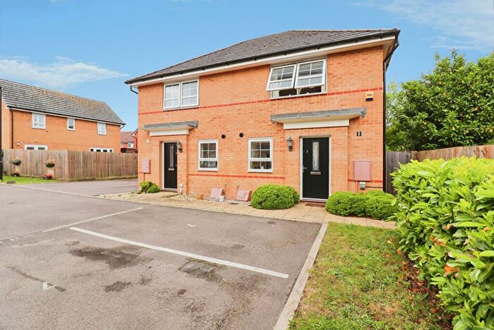3 Bedroom Semi-Detached House For Sale In Valetta Drive, Carbrooke, Norfolk, IP25