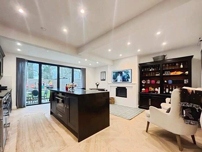 4 Bedroom Terraced House To Rent In Briarwood, Wilmslow, Cheshire, SK9